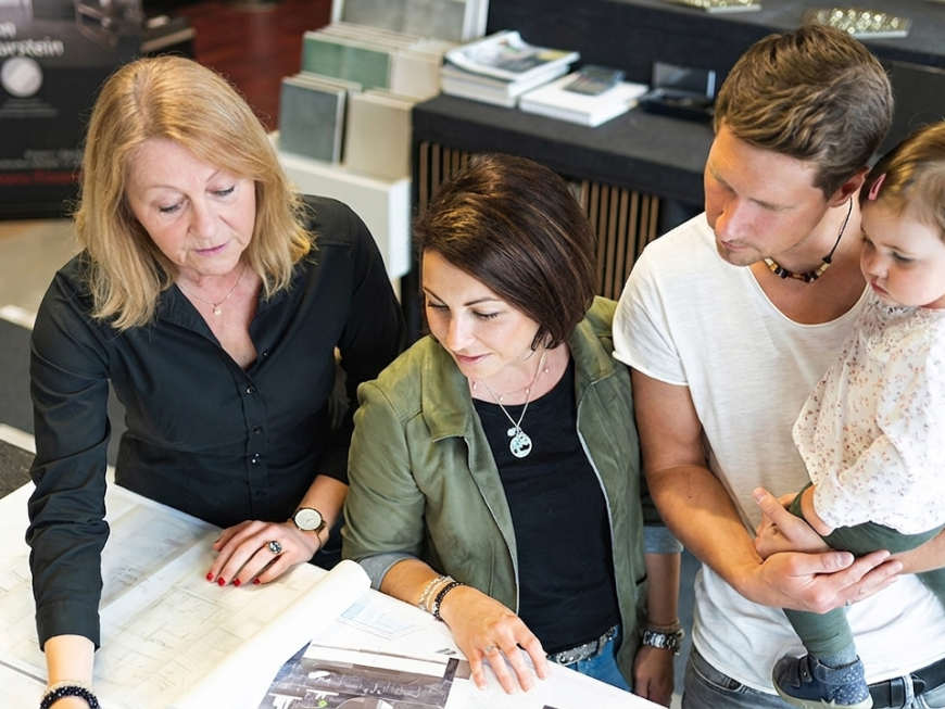 Hochwertig gestaltete Musterbäder und aktuelle Fliesentrends im Showroom von Fliesen Willems